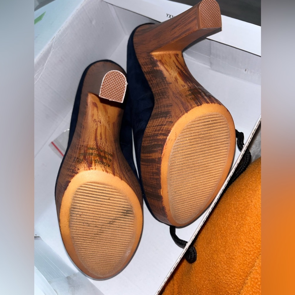 Navy blue wooden platform heals with inner cheetah print, their overall new.